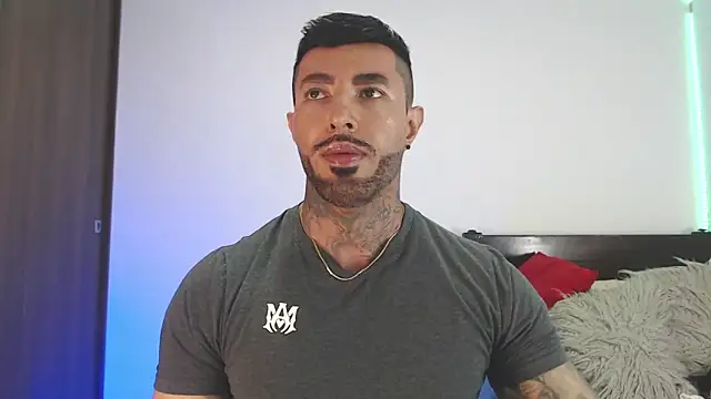 andrea de lucaa online show from April 18, 2:26 am