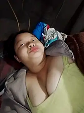 Snapshot of girl-babi chatting on October 28, 12:25 am girl-babi online show from October 28, 12:25 am