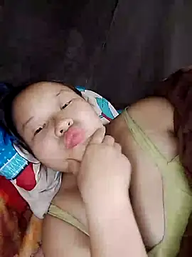 Snapshot of girl-babi chatting on October 28, 12:30 pm girl-babi online show from October 28, 12:30 pm