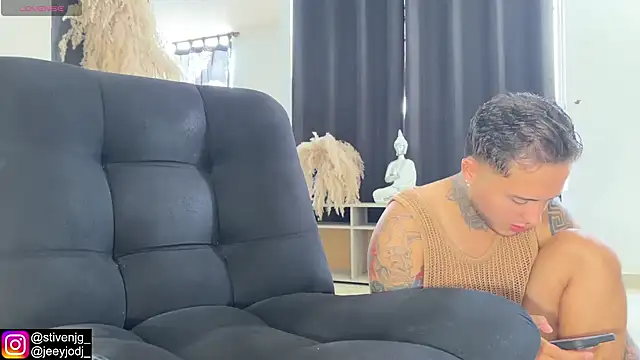 Snapshot of tattoguys_cums chatting on October 31, 2:29 pm tattoguys cums online show from October 31, 2:29 pm