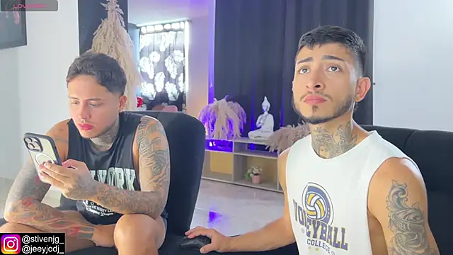 Snapshot of tattoguys_cums chatting on November 5, 9:26 pm tattoguys cums online show from November 5, 9:26 pm