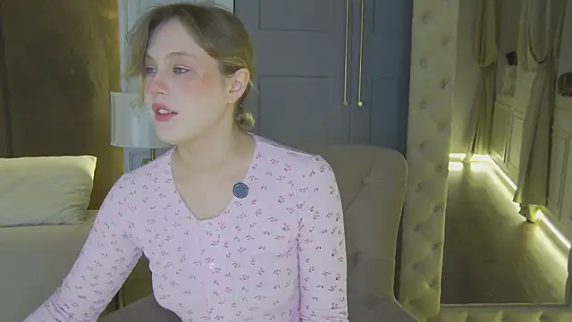 Snapshot of CaitlinSugar chatting on May 16, 4:42 am CaitlinSugar online show from May 16, 4:42 am