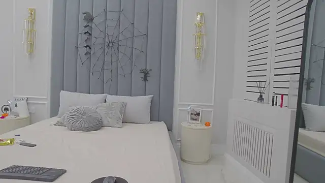 VioletAsh online show from November 3, 4:25 am