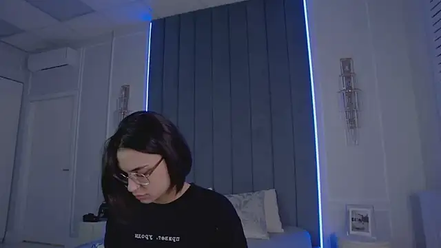 VioletAsh online show from April 5, 4:20 am