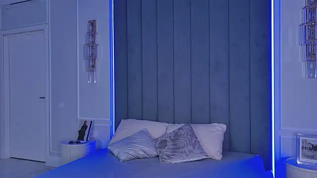 VioletAsh online show from May 17, 4:54 am