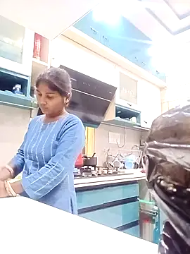 Snapshot of Sneha16 chatting on November 23, 3:39 am Sneha16 online show from November 23, 3:39 am