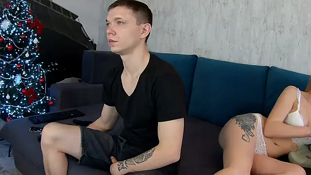 Snapshot of MonikaVAlex chatting on December 17, 3:01 am MonikaVAlex online show from December 17, 3:01 am