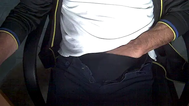 Snapshot of velikifant7 chatting on April 19, 4:12 am velikifant7 online show from April 19, 4:12 am