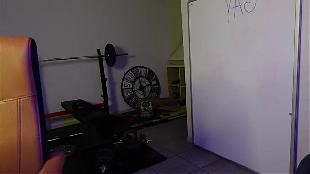 Snapshot of Mark_Maxim chatting on October 18, 5:54 am Mark Maxim online show from October 18, 5:54 am