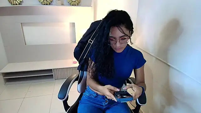 Snapshot of princequinn_ chatting on May 27, 12:07 am princequinn online show from May 27, 12:07 am