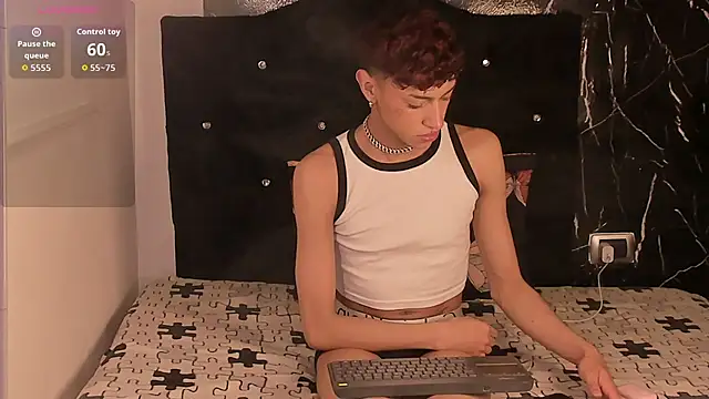 owen sexy25 online show from October 16, 8:10 pm