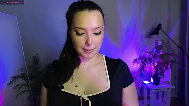 Snapshot of Lucy_louras chatting on October 15, 11:54 am Lucy louras online show from October 15, 11:54 am