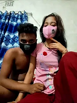 Snapshot of maya-Couple19 chatting on October 1, 6:47 pm maya-Couple19 online show from October 1, 6:47 pm