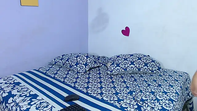 Snapshot of onixandghosty1 chatting on September 11, 7:03 pm onixandghosty1 online show from September 11, 7:03 pm