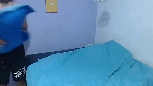 Snapshot of onixandghosty1 chatting on September 15, 7:03 pm onixandghosty1 online show from September 15, 7:03 pm