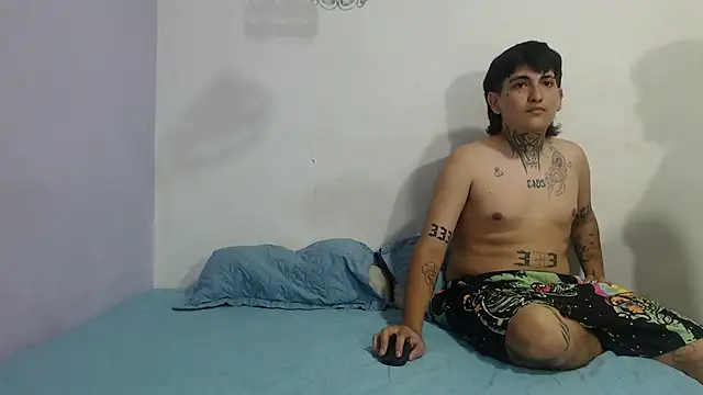 Snapshot of onixandghosty1 chatting on December 18, 7:09 pm onixandghosty1 online show from December 18, 7:09 pm