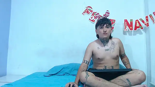 Snapshot of onixandghosty1 chatting on December 22, 7:11 pm onixandghosty1 online show from December 22, 7:11 pm