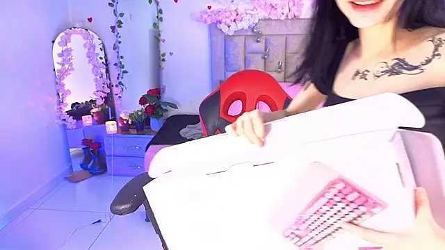 Isla rosee18 online show from April 17, 8:45 pm