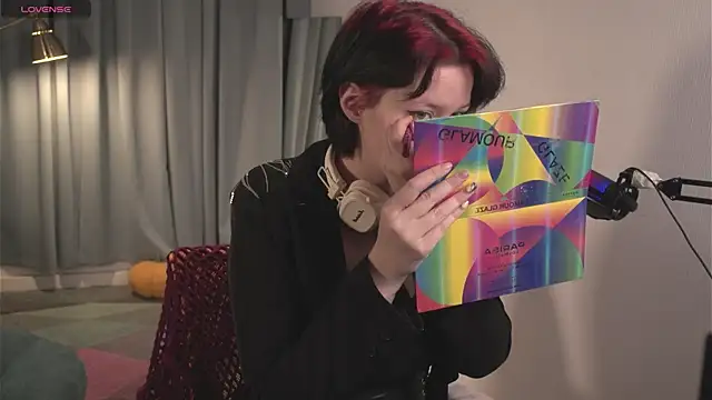 Snapshot of bluebeell chatting on December 1, 5:01 am bluebeell online show from December 1, 5:01 am