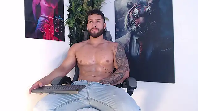 Snapshot of massimofiore_ chatting on June 11, 12:32 am massimofiore online show from June 11, 12:32 am