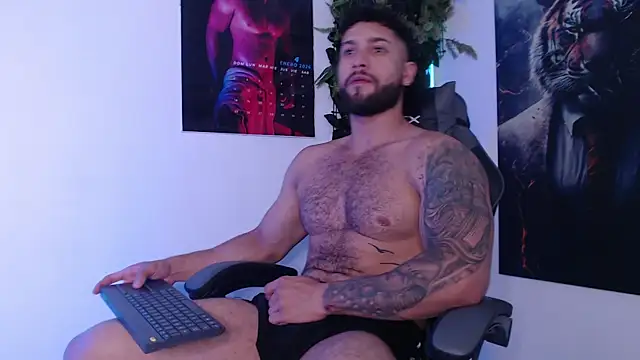 Snapshot of massimofiore_ chatting on July 26, 7:32 pm massimofiore online show from July 26, 7:32 pm