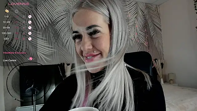 Kira Key online show from March 1, 8:49 am