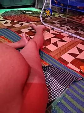 Snapshot of Hut_rotu_cute chatting on July 30, 4:28 pm Hut rotu cute online show from July 30, 4:28 pm