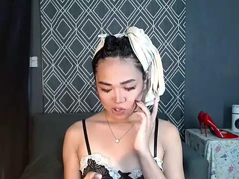 Snapshot of hugesignificant_69 chatting on November 25, 4:45 am hugesignificant 69 online show from November 25, 4:45 am