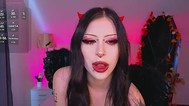 Snapshot of venomeowww__ chatting on October 25, 3:47 am venomeowww online show from October 25, 3:47 am