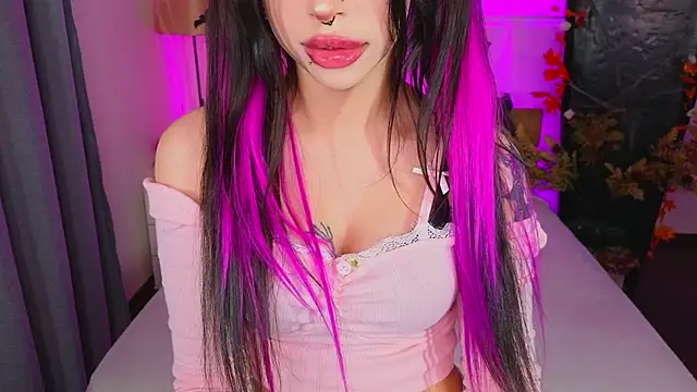 Snapshot of venomeowww__ chatting on October 27, 2:04 am venomeowww online show from October 27, 2:04 am