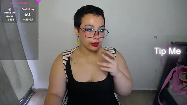 Snapshot of Cherry_vald chatting on July 16, 12:33 pm Cherry vald online show from July 16, 12:33 pm