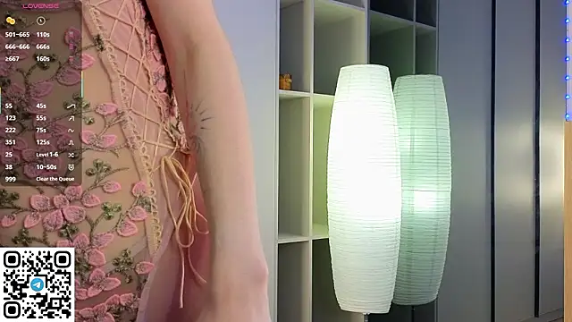 Quinavelle online show from March 11, 6:52 am