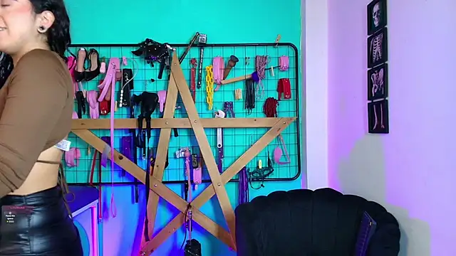 Snapshot of Mrmia_bdsm_extreme chatting on October 17, 12:41 pm Mrmia bdsm extreme online show from October 17, 12:41 pm