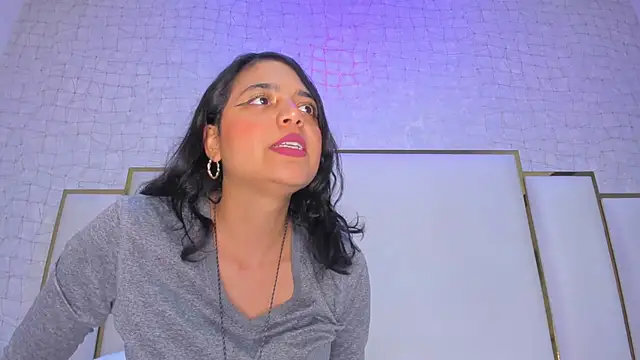 thalia888  online show from April 12, 7:08 pm