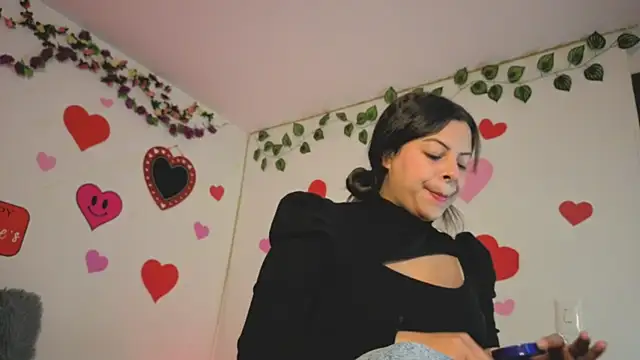 Snapshot of MiaCollinssx chatting on February 18, 3:19 pm MiaCollinssx online show from February 18, 3:19 pm