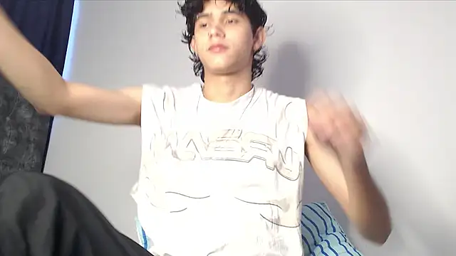 Snapshot of alexmark_ chatting on June 11, 3:21 pm alexmark online show from June 11, 3:21 pm