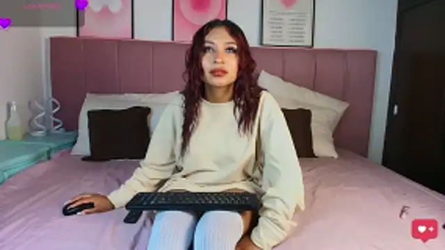 Naiaa Cruz online show from March 18, 7:28 pm