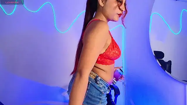 Naiaa Cruz online show from May 20, 9:32 pm