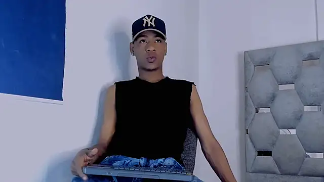 tiago xxx  online show from October 18, 9:26 pm