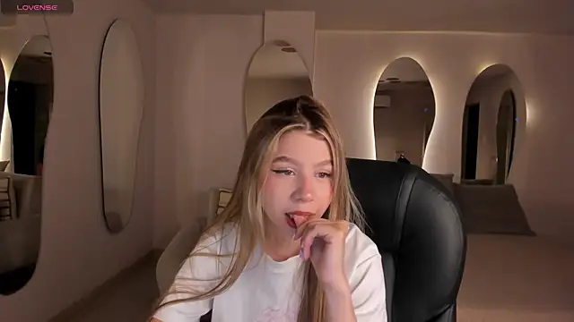 TiffannySins online show from May 27, 3:03 am