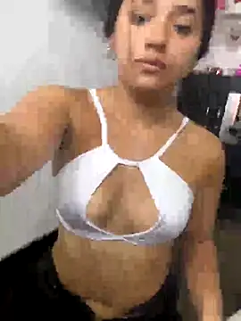 Snapshot of Luciaparker03 chatting on October 31, 3:13 pm Luciaparker03 online show from October 31, 3:13 pm