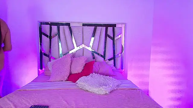 Snapshot of melody__stone chatting on November 24, 7:57 pm melody stone online show from November 24, 7:57 pm