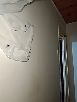 Snapshot of A_maddy chatting on October 31, 2:23 am A maddy online show from October 31, 2:23 am