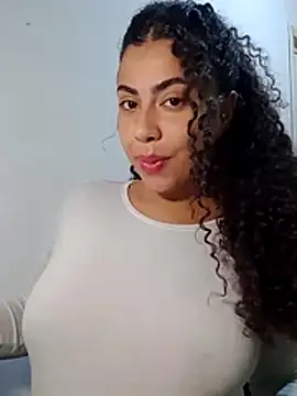 Snapshot of A_maddy chatting on November 7, 7:47 pm A maddy online show from November 7, 7:47 pm