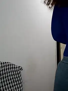 Snapshot of A_maddy chatting on November 9, 2:32 am A maddy online show from November 9, 2:32 am