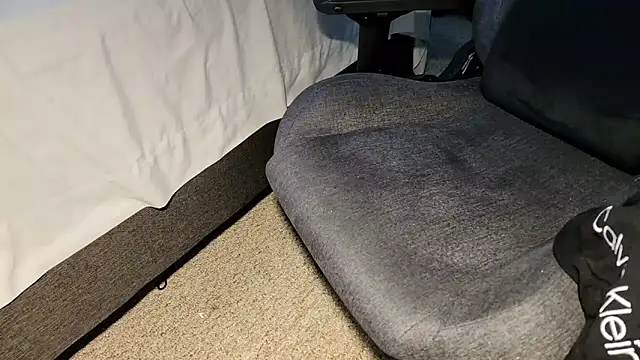 Snapshot of catt18 chatting on November 11, 2:50 pm catt18 online show from November 11, 2:50 pm