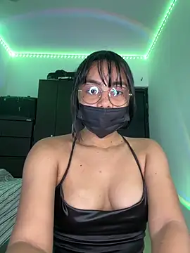 Kyra  Rose online show from February 8, 9:40 pm