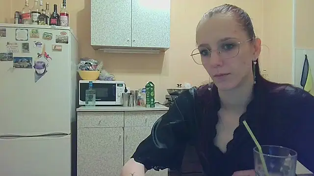 Snapshot of Lucy_Divine chatting on November 24, 12:10 am Lucy Divine online show from November 24, 12:10 am
