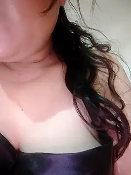 Julyy08 online show from April 15, 2:57 pm