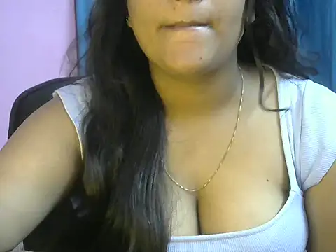 Snapshot of Queenxxx98 chatting on November 9, 7:23 pm Queenxxx98 online show from November 9, 7:23 pm